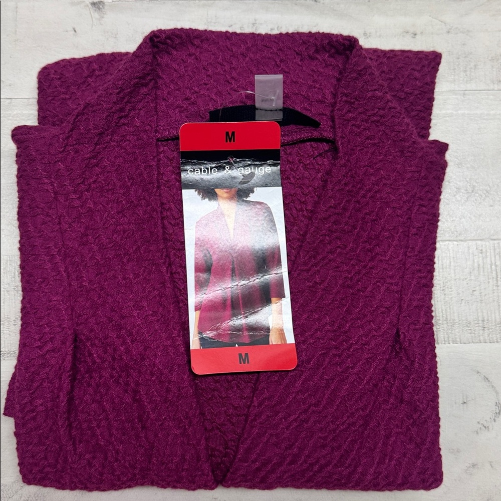 Cable & Gauge Textured V-Neck Top new with tags